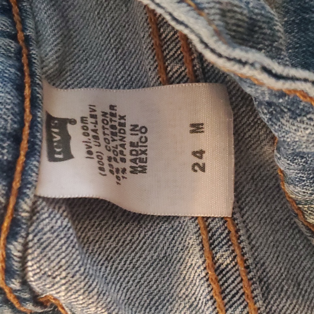 Levi's - Picture 3 of 8